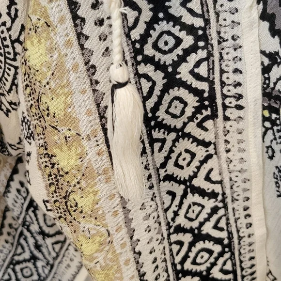 Vince Camuto Women's Munbai Medallions Toppee/Coverup Size O/S One Size - Picture 7 of 9